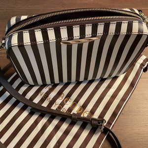 Ohhh Henry! This Henri Bendel Cross Body Purse is stylish and comfortable...